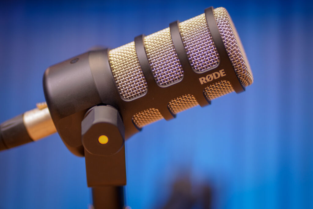 K9 Podcast Studio professzionális hangstúdió felszerelés, Rode mikrofonokkal és hangszigetelt környezettel