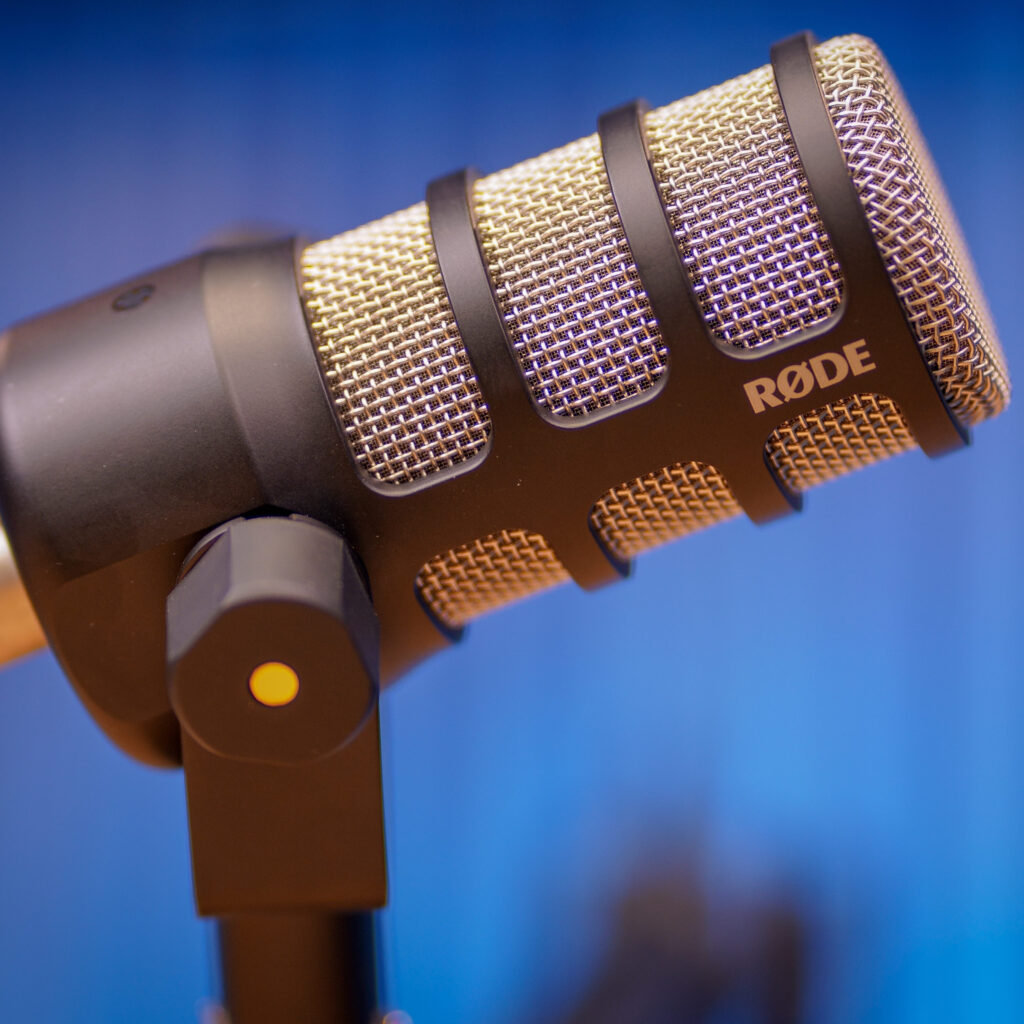 K9 Podcast Studio professzionális hangstúdió felszerelés, Rode mikrofonokkal és hangszigetelt környezettel