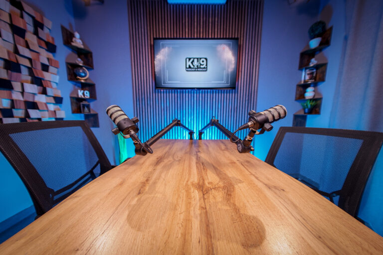 Professzionális podcast stúdió Budapest Zugló központjában, K9 Podcast Studio modern felszereléssel és hangtechnikával