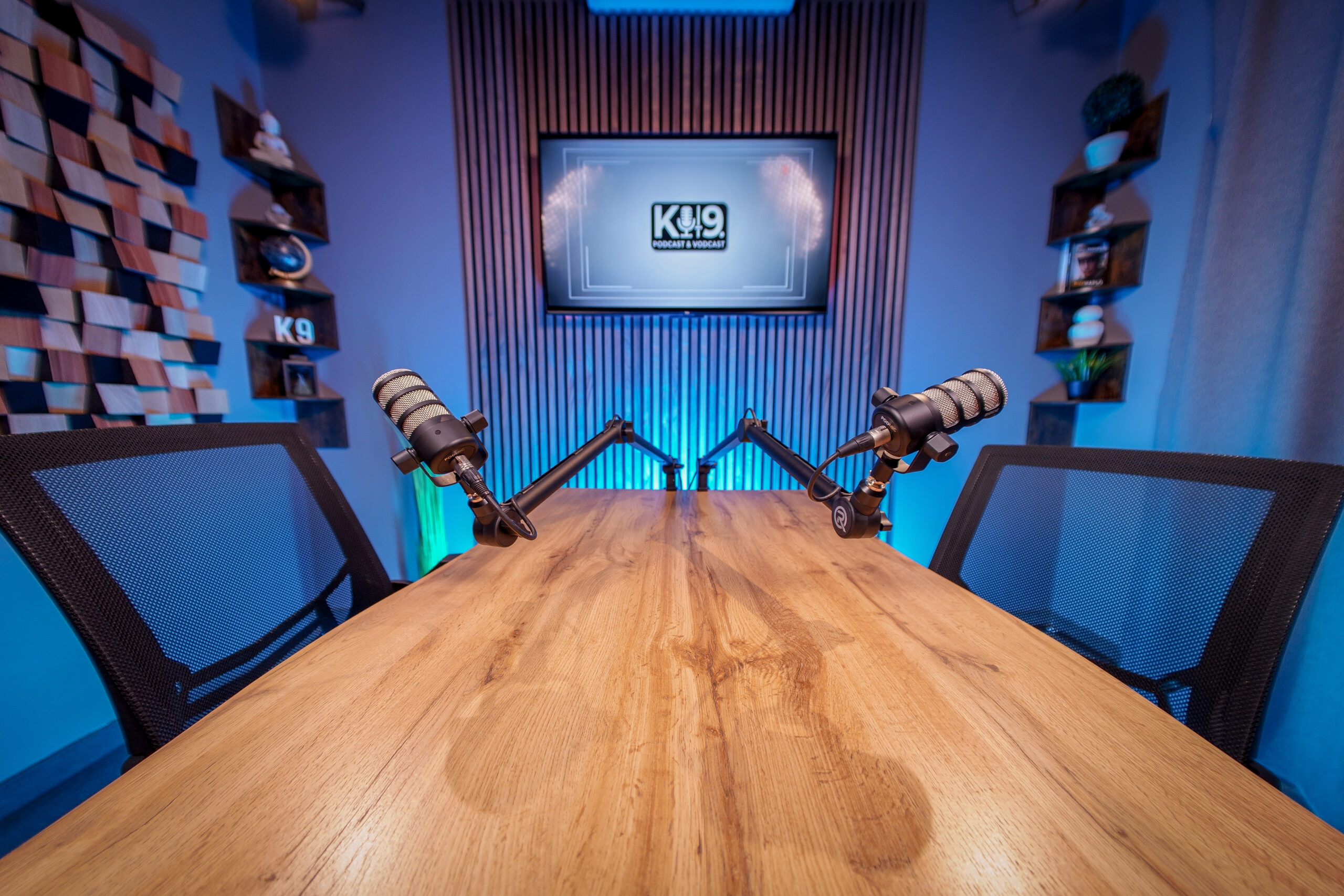 Professzionális podcast stúdió Budapest Zugló központjában, K9 Podcast Studio modern felszereléssel és hangtechnikával